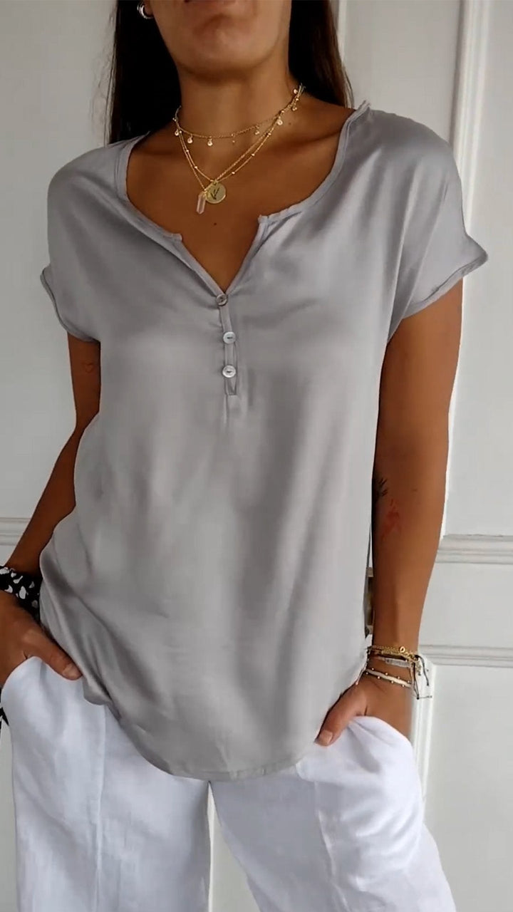 Ardovian™ | T-shirt met V-hals in tijdloze elegantie