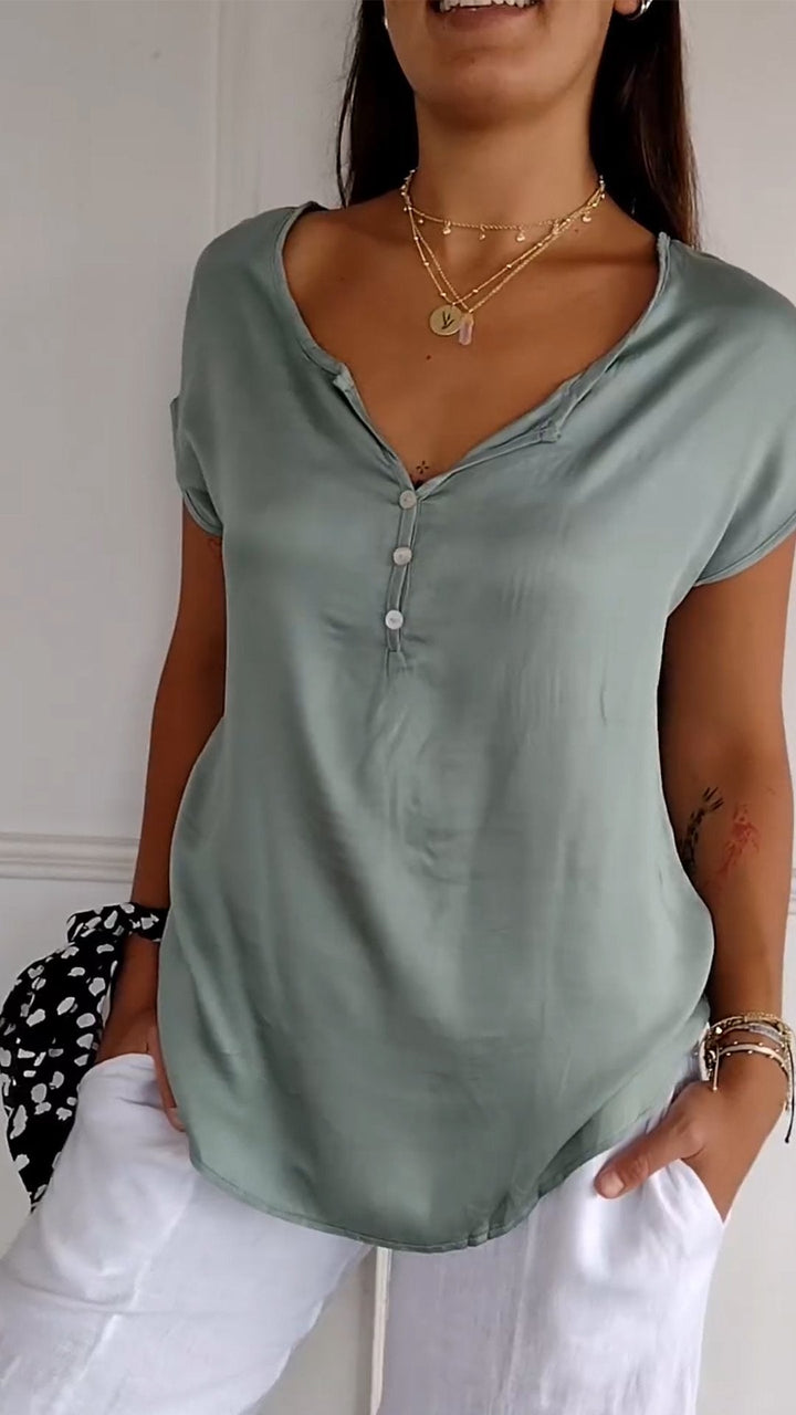 Ardovian™ | T-shirt met V-hals in tijdloze elegantie